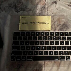 macbook air 13 in. m3/m2 chip 2022-2024 screen protector and keyboard cover
